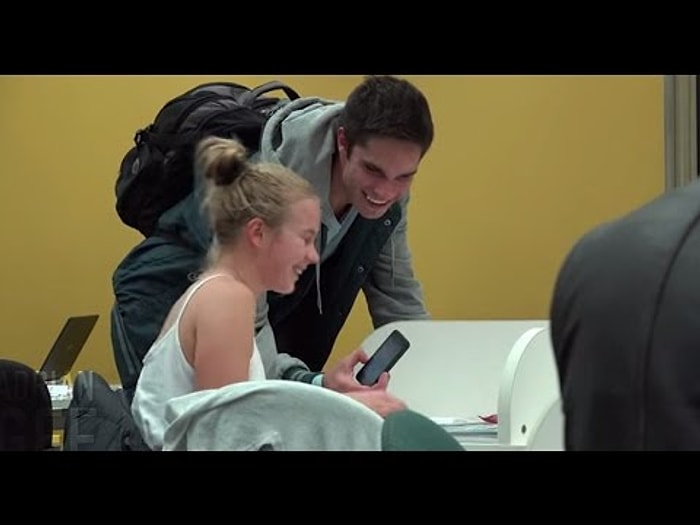 Yabancı Dil Konuşarak Kızlardan Telefon Numarası Almak