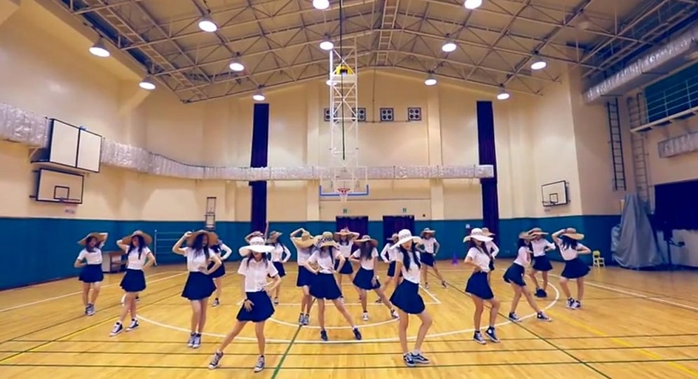 Kore'li Liseli Kızlardan SISTAR 'Shake It' Dansı Cover'ı