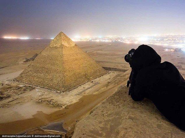 1. Rus fotoğrafçılar geçende yaptıkları bu illegal çekimler sayesinde medyanın büyük ilgisini çekti. ( Giza Piramitleri)