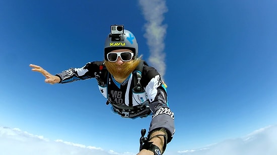 Helikopterle Bulutların Üzerinden Heyecan Dolu Atlayış