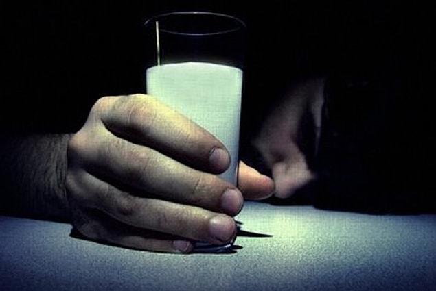 6. "Seçici olacaksın bu hayatta rakının sahtesi insanın kahpesi çarpar..."