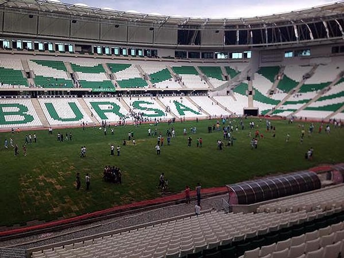 Bursaspor'da Çim İsyanı: 'Sinirimden Ağlıyorum'