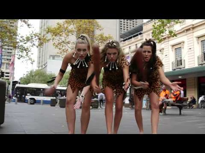 Araba İçindeki Eğlenceleriyle Ünlenen Kızlar Bu Sefer Sokakta Harikalar Yaratmış!