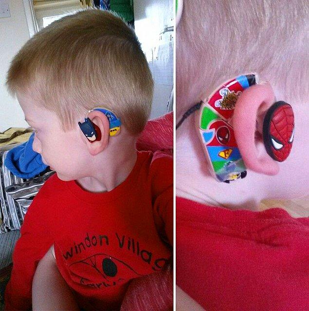 Artık çocuklar kulaklarındaki cihazlardan utanmayı bırakın, onlarla gurur duyuyorlar. Kim kulağında bir süper kahraman olmasını istemez ki?