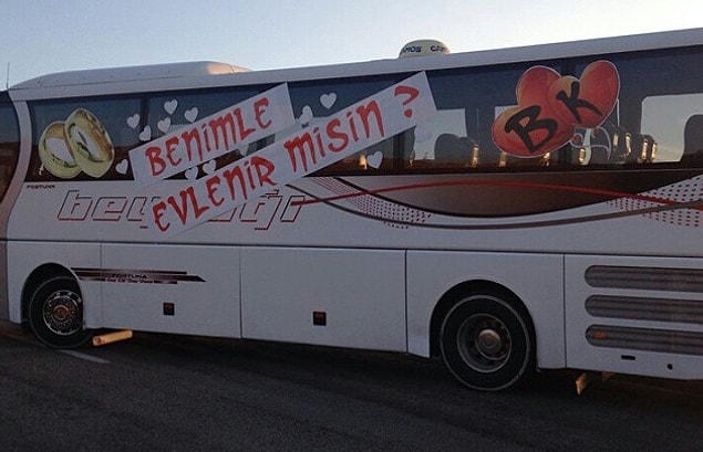 11. "Osman abi sür şu otobüsü, evlenme teklif edeceğim."