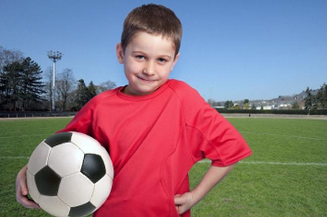 Çocukların En İyi Kankasının Futbol Topu Olduğunun 10 Kanıtı