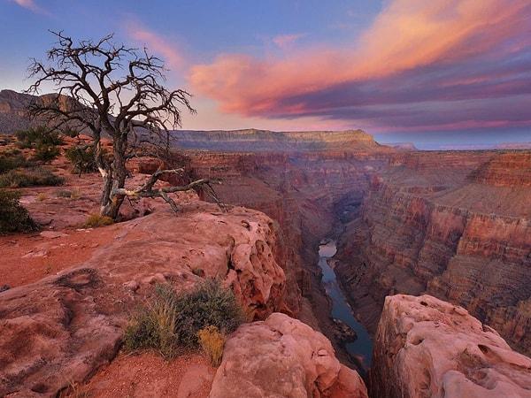 34. Arizona'da Büyük Kanyon'un nefes kesen manzarası karşısında ağzınız açık kalabilir.