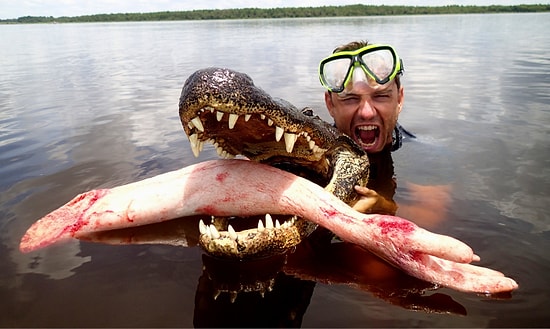 Sevgilisinin Kalbini Yerinden Çıkartan Timsah Şakası