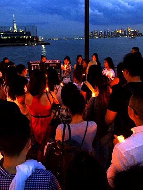 Arkadaşları ailesi için para topluyor. Geçen hafta arkadaşları Kim için New York’ta mum ışığı seremonisi düzenlediler.