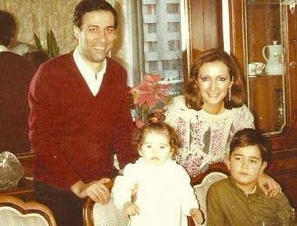 12. Kemal Sunal eşi ve çocuklarıyla.