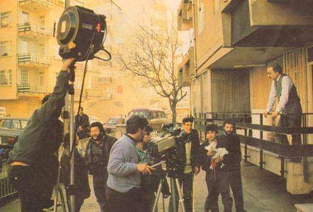 35. 1988 "Bizimkiler"den bir kamera arkası karesi...