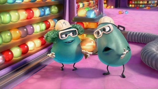 14. Filmde bir senaryo hatası vardı. Neşe neden hatırlatma bandından ana anıları göndermeyi tercih etmedi? İşçiler oradan eğlencesine sakız reklamının müziğini atıyorlardı istedikleri zaman?