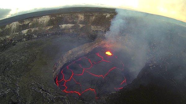Halemaumau Krateri, Kilauea Caldera, Hawaii Volcanları Milli Parkı, Hawaii, ABD - Tushevs Aerials
