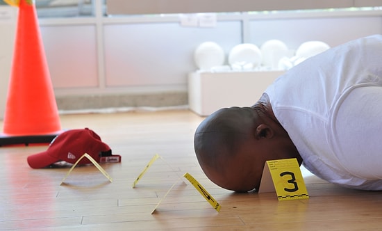 Ferguson'da Polis Tarafından Öldürülen Michael Brown'ın Heykeli Yapıldı