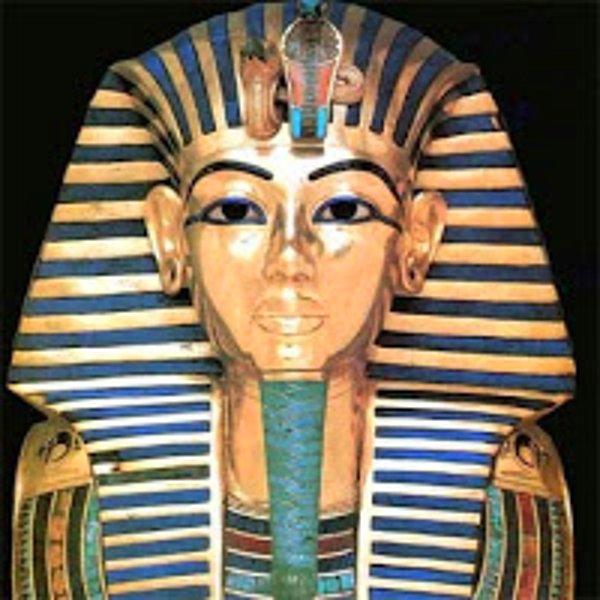 13. Tutankamon'un laneti neydi?