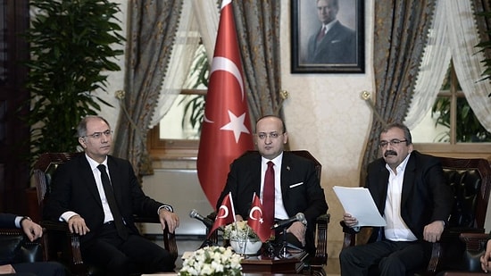 Akdoğan'dan ‘Dolmabahçe Görüşmesinde Erdoğan'a Bilgi Verildi’ İddiasına Yalanlama