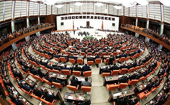 Demirtaş: 'TBMM'yi Olağanüstü Toplantıya Çağırıyoruz'