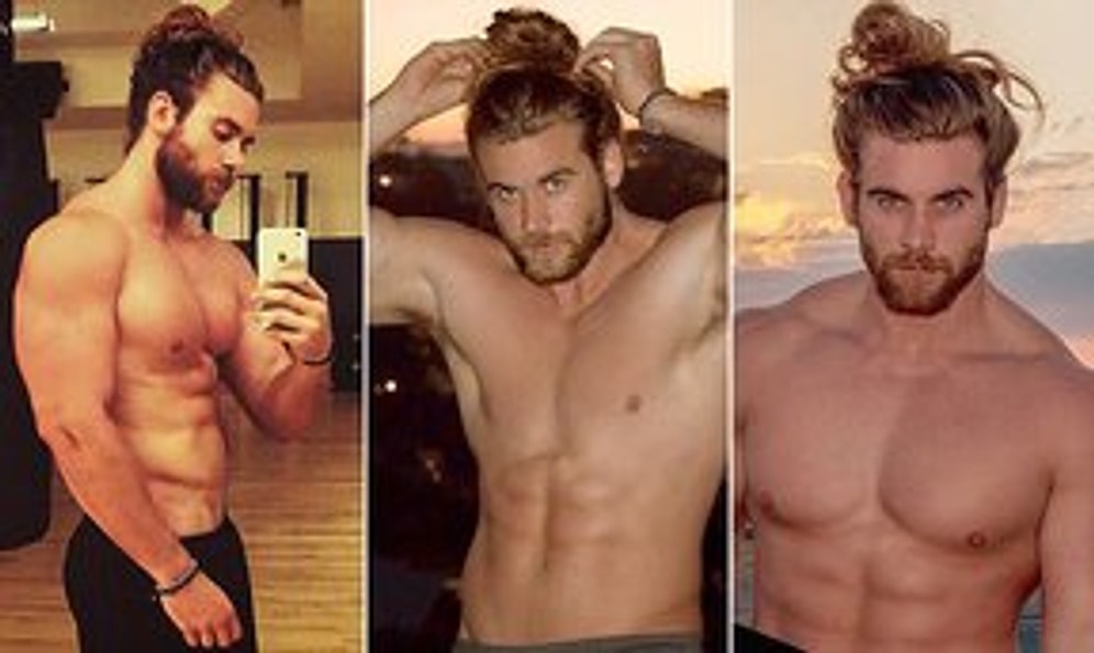 Saçlarını Toplarken Dünyanın En Çekici Erkeği Haline Gelen Adam