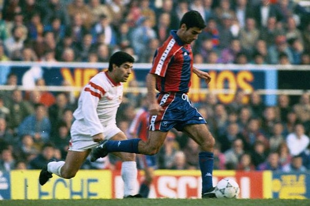 20. Maradona Guardiola'dan top almaya çalışırken