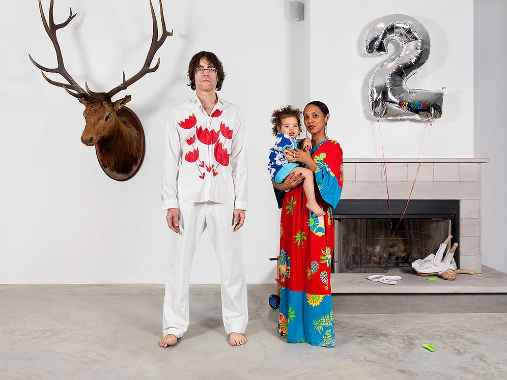 Irkların Bir Arada Sevgi ve Huzurla Yaşayabileceğinin Kanıtı 8 Melez Aile