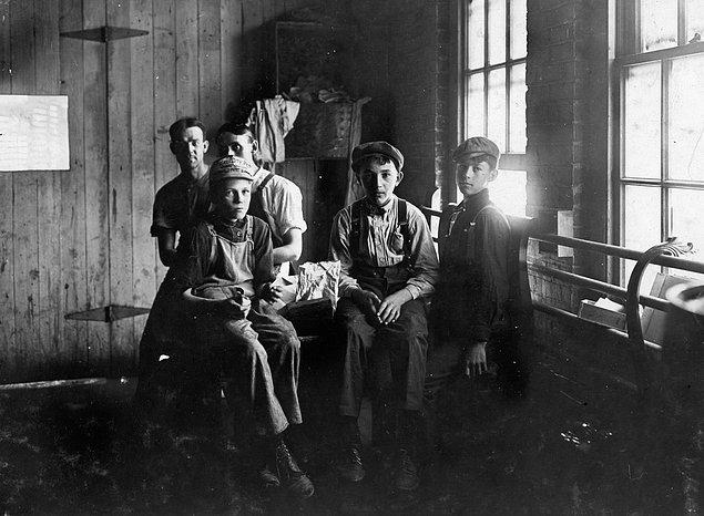 22. Indianapolis şehrinde yer alan bir mobilya fabrikasında öğlen vakti. (1908)