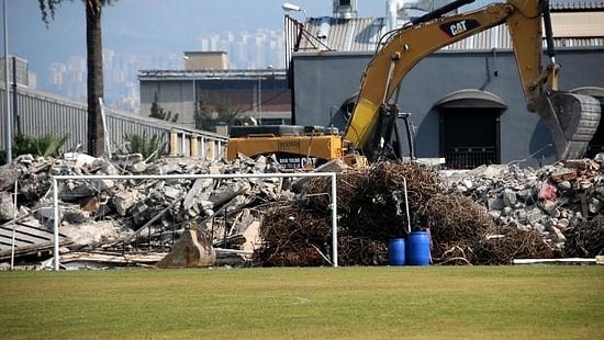 Alsancak Stadı'nın Yıkım Çalışmaları Sürüyor