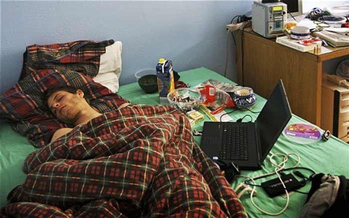 Yalnızca Tembelliğin Son Perdesini Yaşayan Ev Arkadaşlarının Anlayacağı 17 Şey