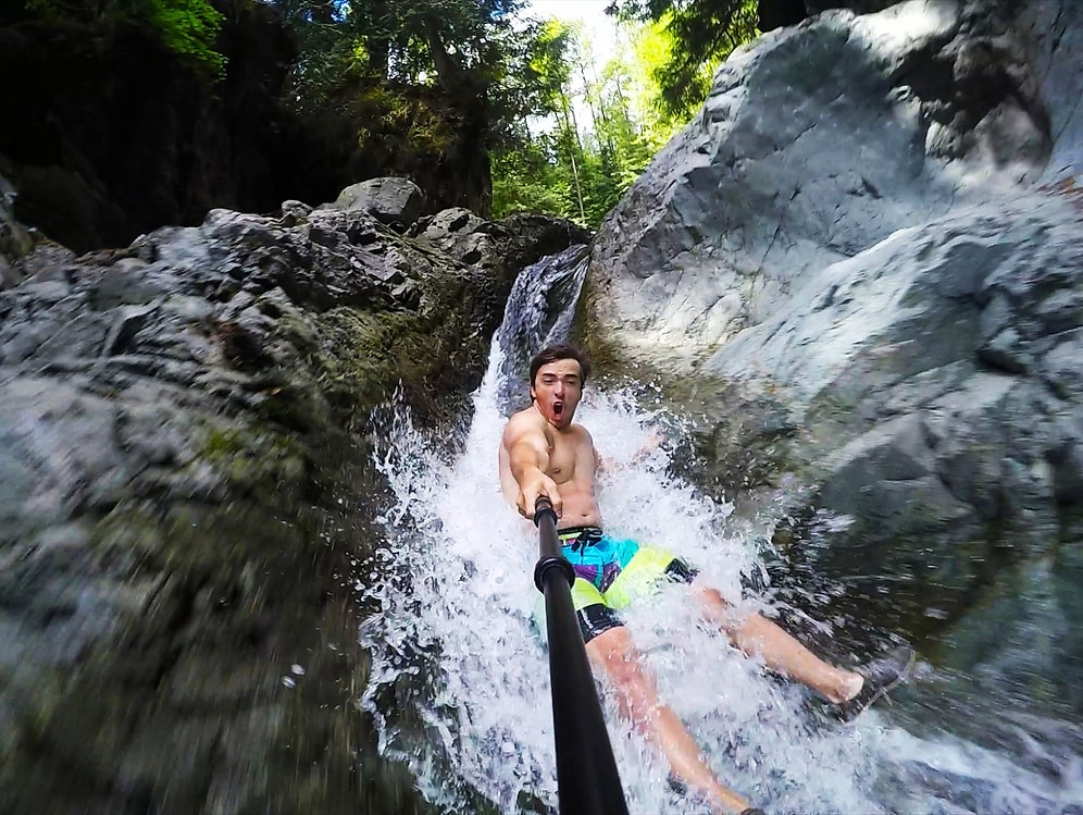 Şelaleyi Aquapark'a Çevirerek Eğlencenin Dibine Vuran İnsanlar