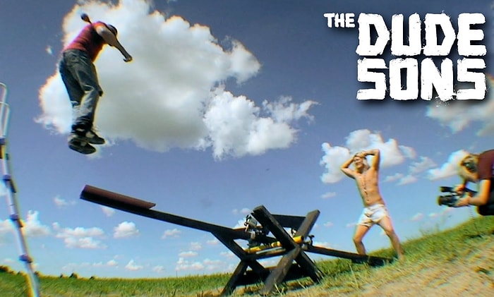 Bacak Arasına Tahterevalli ile Vurma Oyunu