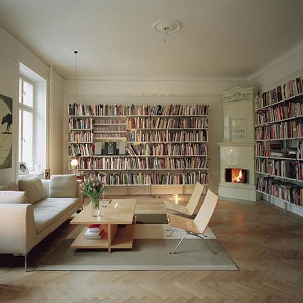 4. Zürih'te bir evin pek de mütevazı olmayan kütüphanesi :)