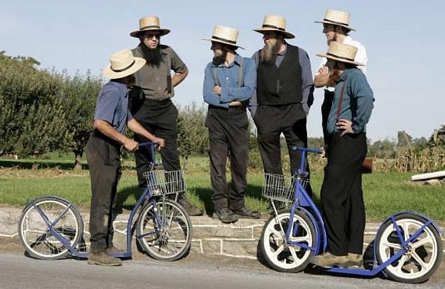 Eğer yolda bıyıksız ama sakallı bir Amiş erkeği görürseniz bilin ki kendisi evli oluyor.