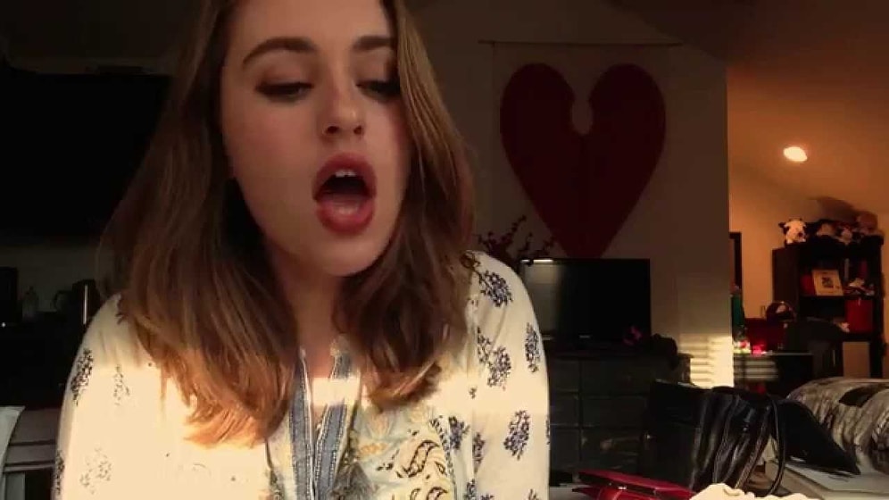 Adeta Ses Düzenleyicisinde Oynanmış Gibi Pürüzsüz Bir Sese Sahip 18 Yaşındaki Kız