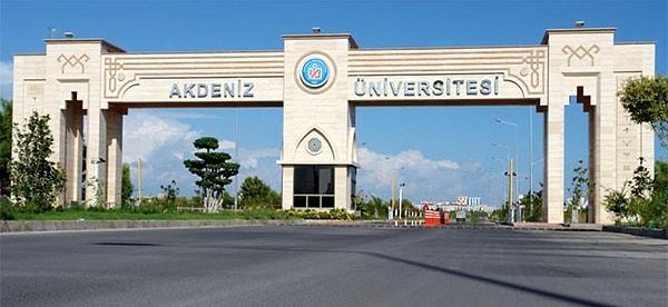 10. Akdeniz Üniversitesi-Tıp Fakültesi(MF3)520 Puan