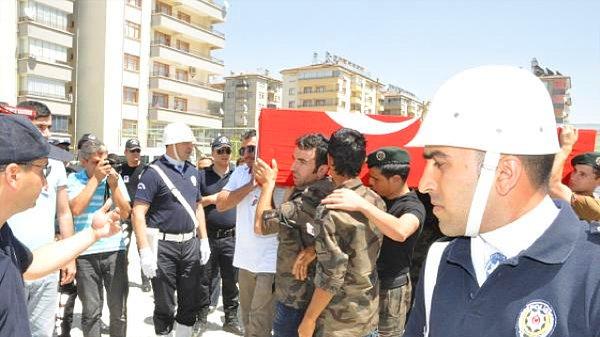 Silopi'de şehit olan polis memuru Elazığ'da toprağa verildi