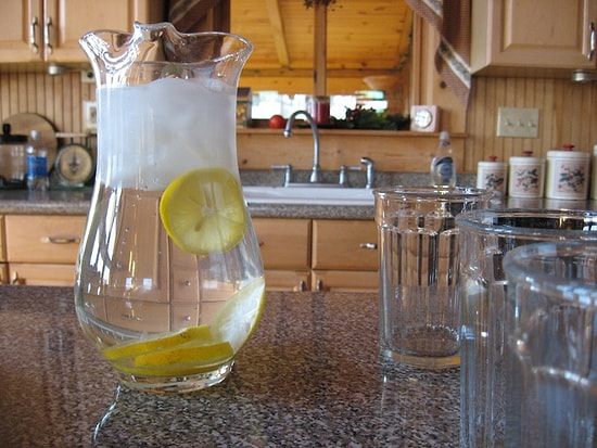 15 Basit Dokunuşla Eve Gelen Misafire Havalı Görünme Rehberi