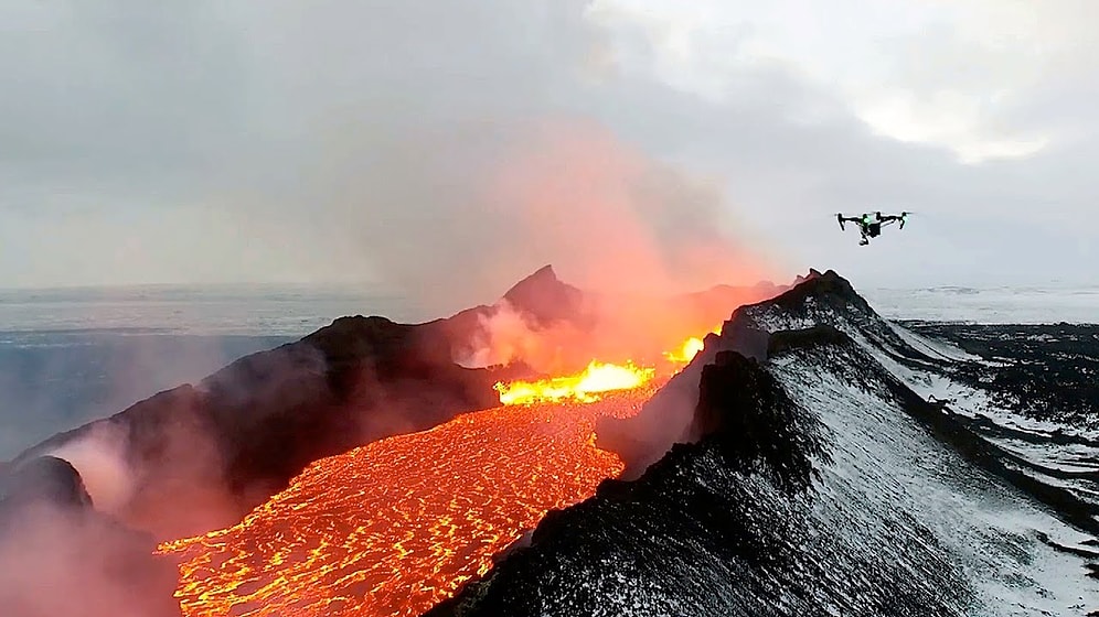 Yanardağ Patlaması Sonrası Oluşan Lav Nehrinden İnanılmaz Drone Görüntüleri