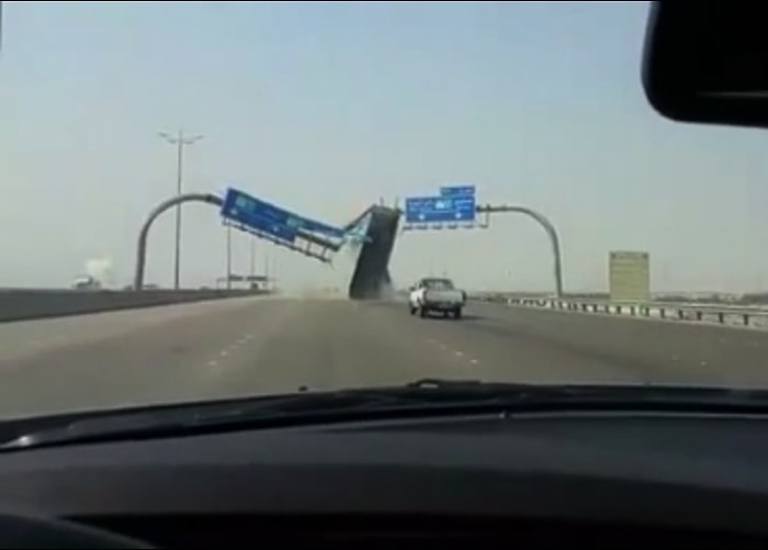 Açık Damperle Yolda İlerleyip Tabelaya Beşlik Çakmak