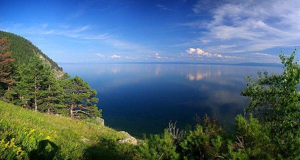 11. Dünya üzerindeki donuk halde olmayan suyun %20'si tek bir yerde toplanmıştır: Rusya'da bulunan Baikal Gölü