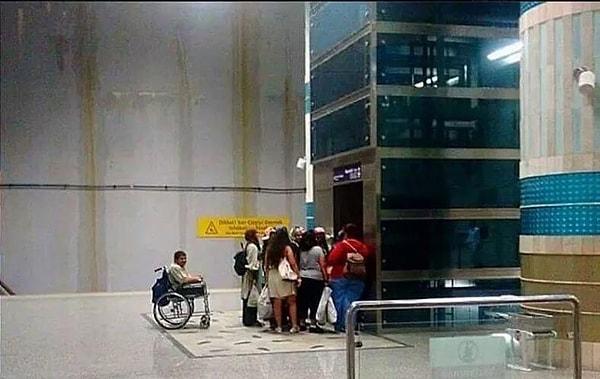 10. Adı üzerinde "Engelli asansörleri"; engelliler içindir. Öncelik siz değilsiniz.
