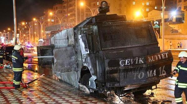 Diyarbakır'da TOMA'ya saldırı: 1 polis yaralı