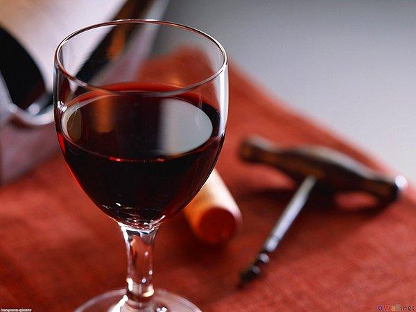 3. Kırmızı şarap yaşlanmayı geciktirir.