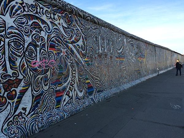 2. Berlin Duvarı ve Doğu Yakası Galerisi'ni (East Side Gallery) görmek