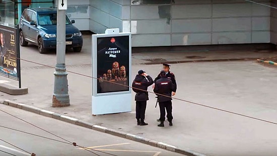 Yasaklı Reklamları Polisten Gizleyen Akıllı Billboard