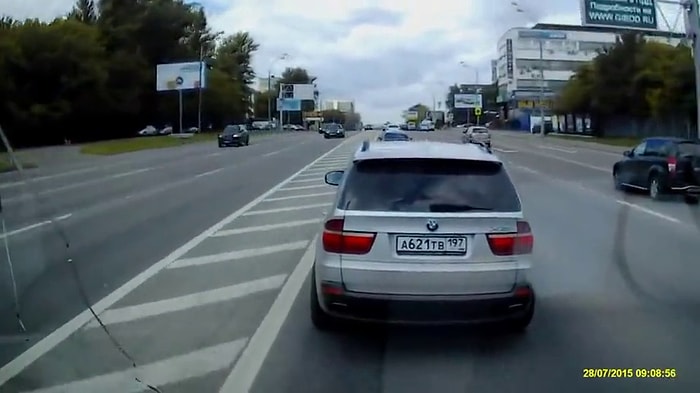 Ambulansa Yol Vermemekte Israrcı Olan Sürücü