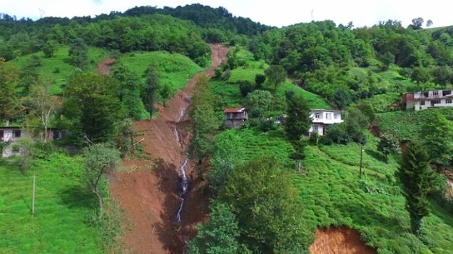 6- Derelerin etrafına yapılan 4-5 metrelik setler felaketi önlemede yetersiz kaldı.