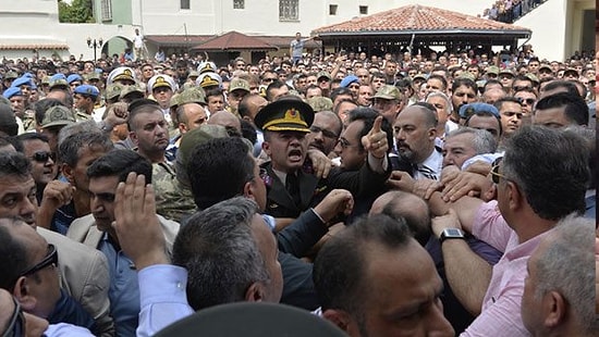 Şehit Yüzbaşı Alkan'ın Cenazesindeki Protestolarda Erdoğan'a Hakaretten 2 Kişi Tutuklandı