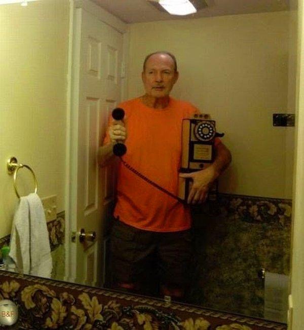 15. Selfie'nin mucidi bu baba.