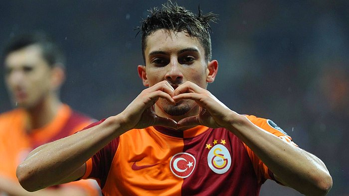 Alex Telles'in Menajeri Net Konuştu: "PSG ve Chelsea İddiaları Gerçeği Yansıtmıyor"