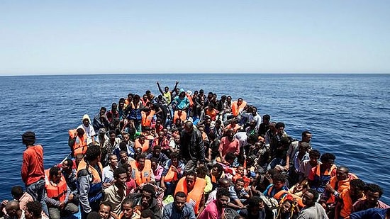 Libya'da Yüzlerce Göçmeni Taşıyan İki Tekne Battı