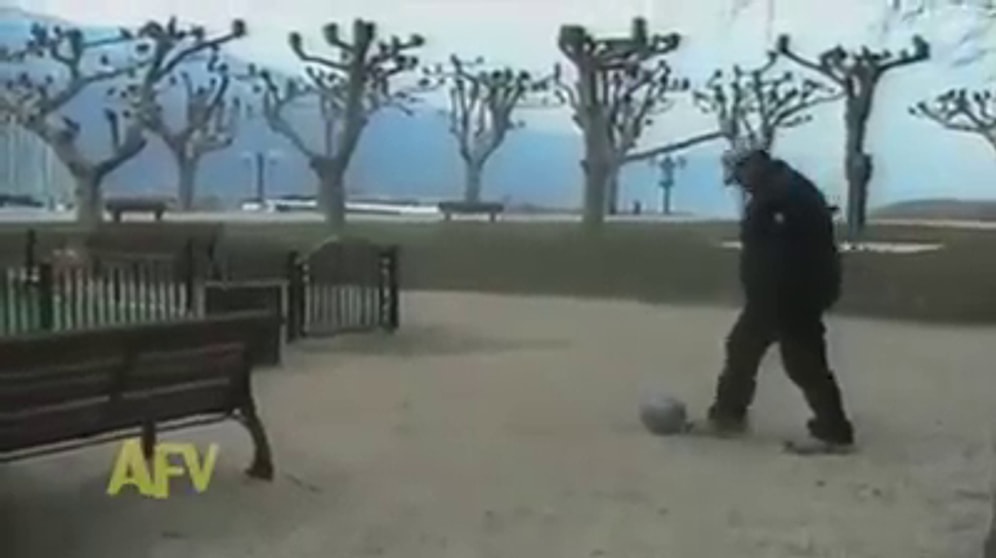 Futbol Topunun Azizliğine Uğramış Şanssız İnsanlar